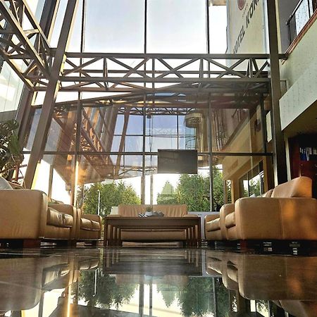 Koenig Hotel Надьканижа Экстерьер фото