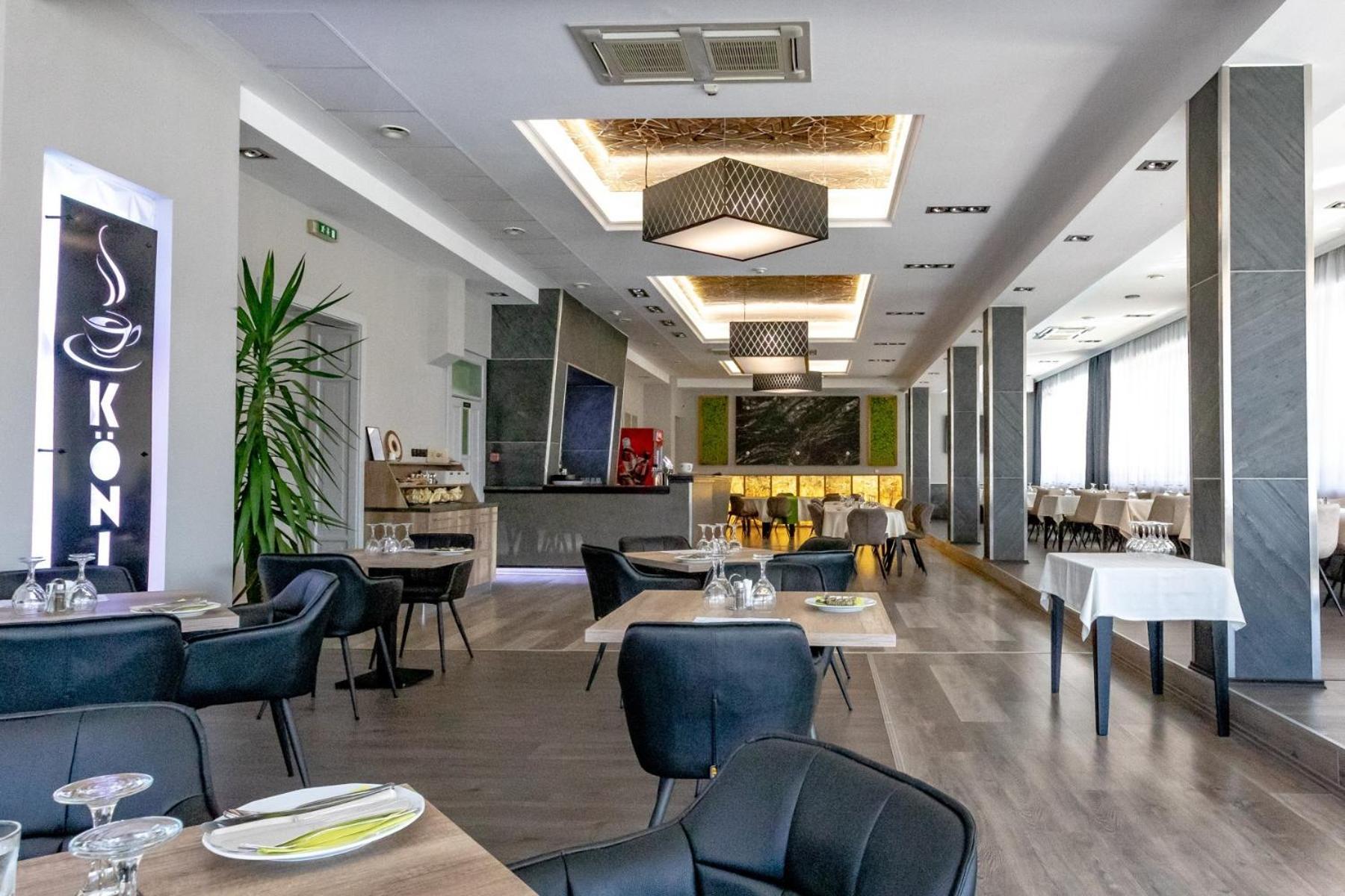 Koenig Hotel Надьканижа Экстерьер фото